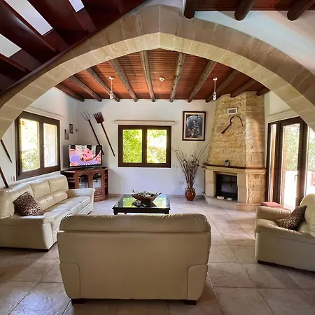 Villa Valencia Grove *