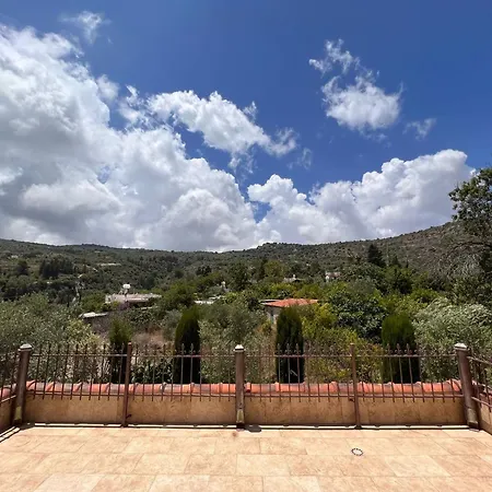 Willa Valencia Grove *