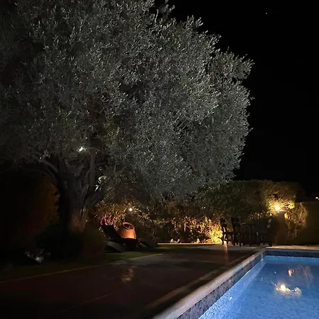 Valencia Grove Villa *