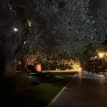 Valencia Grove Miliou