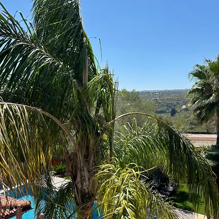 Valencia Grove Villa *