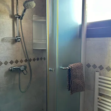 Willa Valencia Grove *