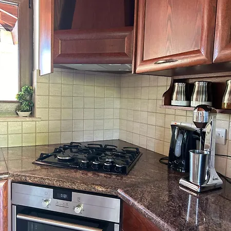 Valencia Grove Willa Miliu