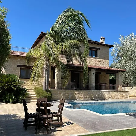 Valencia Grove Villa *