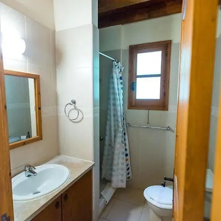 Valencia Grove Willa Miliu