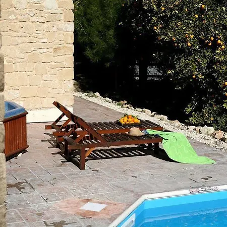 Villa Valencia Grove