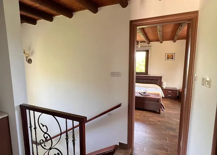 Valencia Grove * Miliou