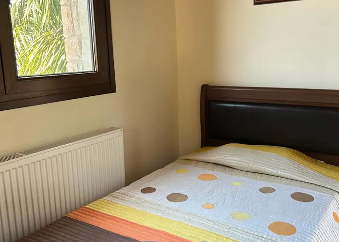 Valencia Grove * Miliou