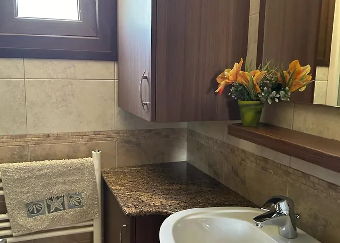 Valencia Grove Miliou