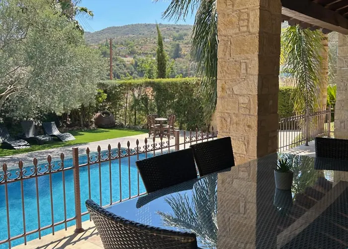 Valencia Grove Miliou