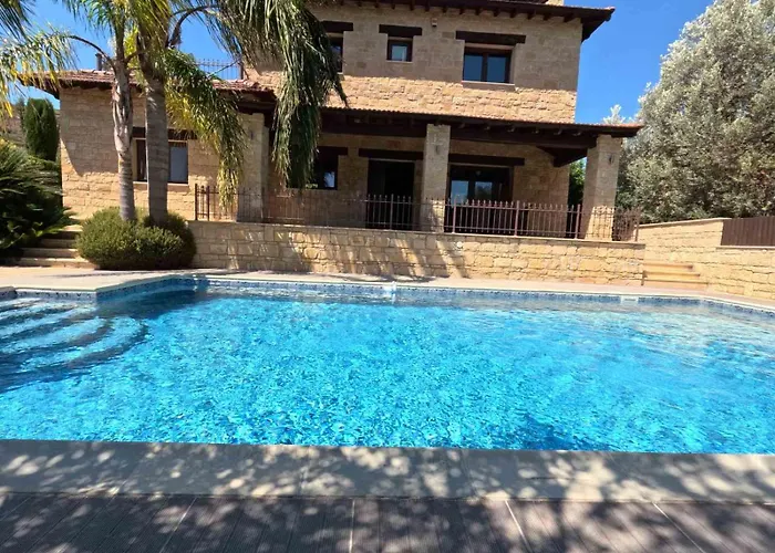 Valencia Grove * Miliou