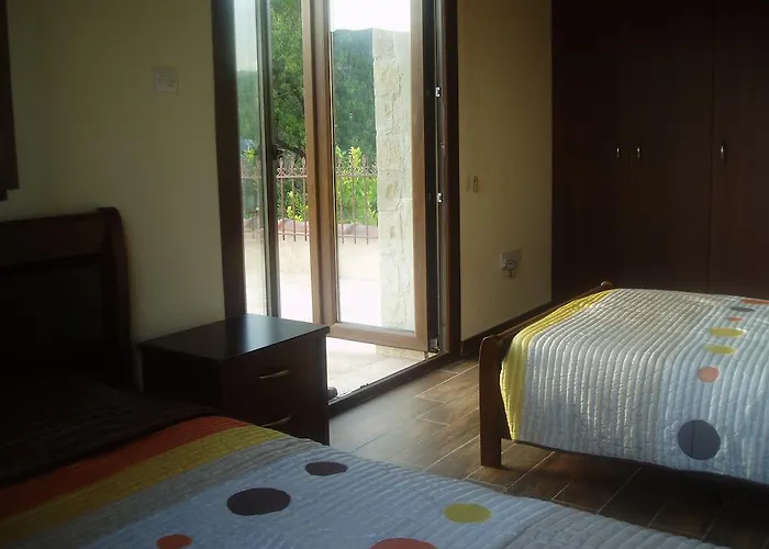 Vila Valencia Grove Miliou