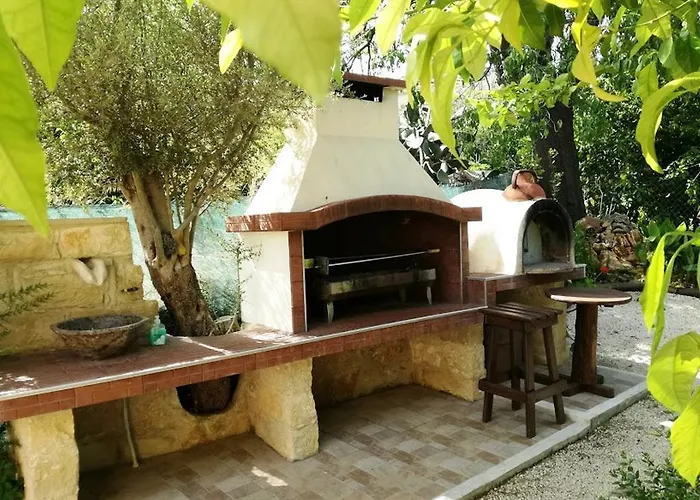 Villa Valencia Grove *