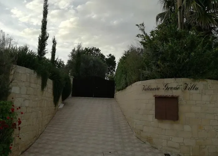 Valencia Grove Miliou